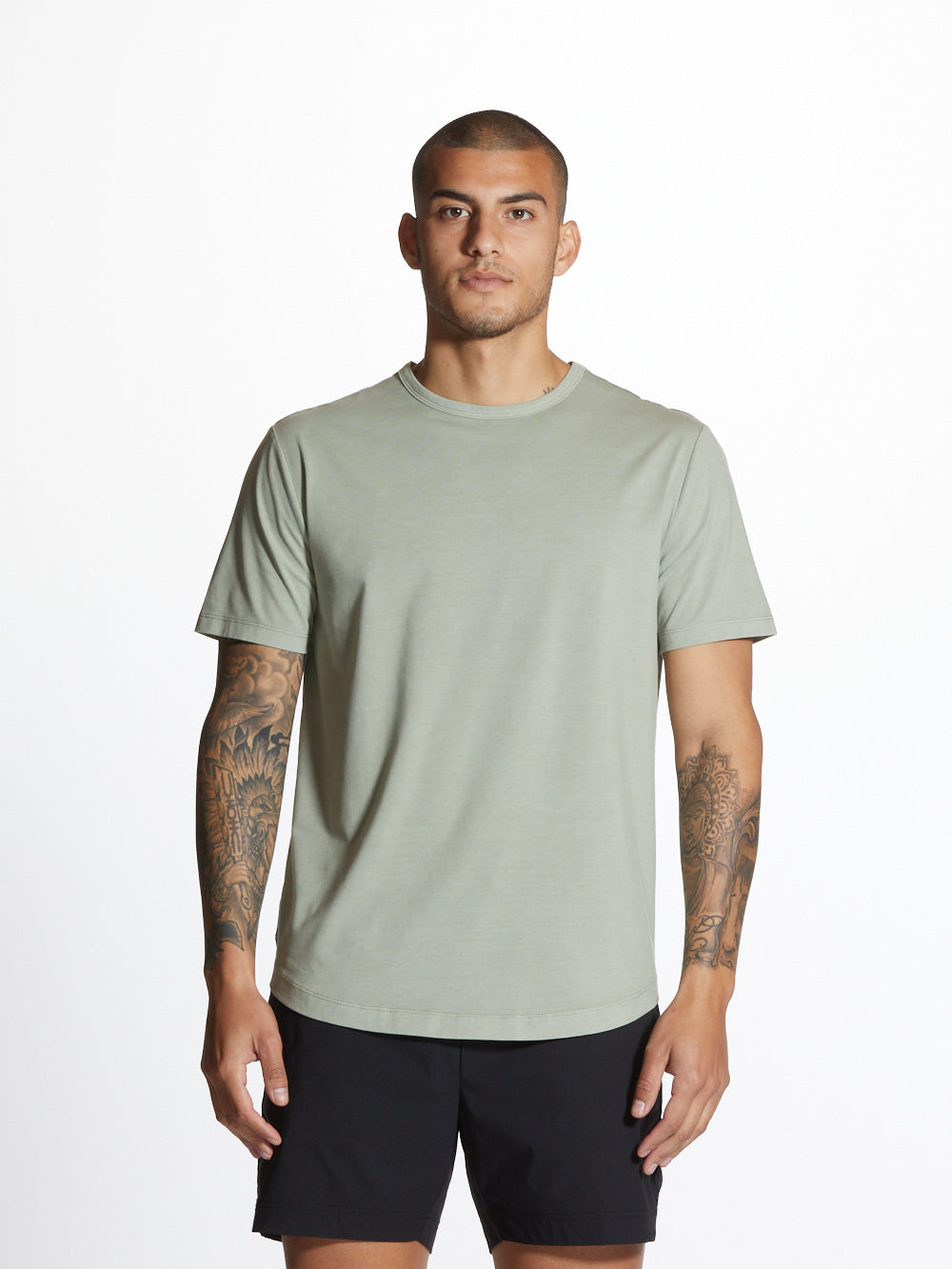 Universal Crew Curve-Hem - Willow Wash